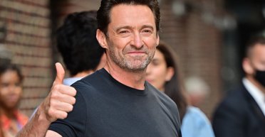 Хью Джекмана заметили на свидании с загадочной незнакомкой