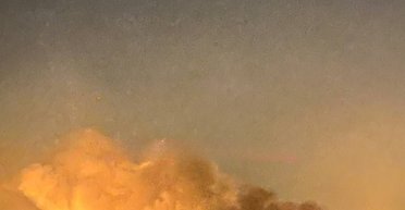 Горит в двух точках: в Белгороде слышали взрывы, губернатор подтвердил пожары и разрушения (видео)