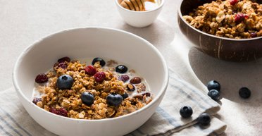 Как приготовить вкусную овсянку: рецепт идеального блюда на завтрак