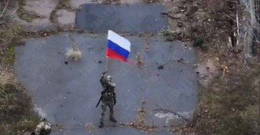 Российские ДРГ установили флаг в Черниговской области: в ГПСУ отреагировали (видео)