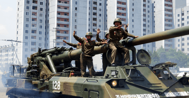 FPV-дрони розбили північнокорейські САУ Koksan на марші в Курській області (відео)