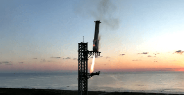 SpaceX впервые в истории посадила на Землю носитель корабля Starship после запуска (видео)