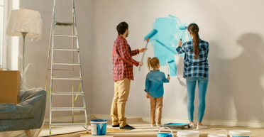 Майбутнє чи минуле: чоловік помітив під шпалерами "загадку" 50-річної давнини (фото)