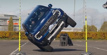 Пикап Ford установил новый мировой рекорд по езде на двух колесах (фото)