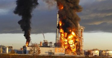 Потеряли нефти на $540 млн: Генштаб подтвердил удар по Новошахтинскому НПЗ