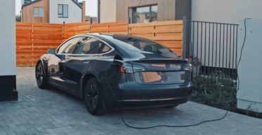 Как выглядит электромобиль Tesla Model 3 с пробегом более 700 000 км (фото, видео)