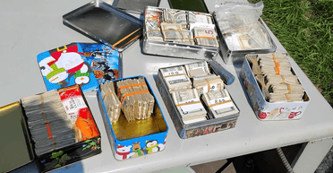 У грубці знайшли $40 000: чоловік натрапив на схованку з грошима і повернув їх власнику (фото)