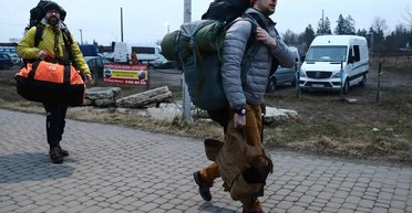 В Польше украинские мужчины начали получать фейковые повестки: что известно