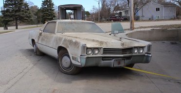 Роскошное американское авто 70-х простояло более 40 лет заброшенным в гараже (видео)