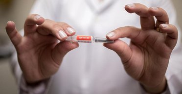 Прививаться или нет? Так ли опасна индийская вакцина от коронавируса, как об этом говорят скептики