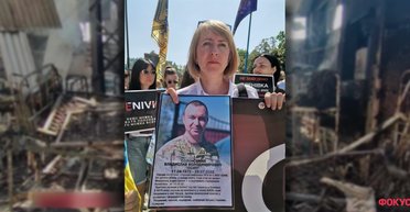 "Россияне спланировали обстрел барака". Интервью с женой погибшего в Еленовке азовца