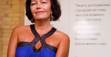 Пятьдесят оттенков желто-голубого. Слово куратора об арт-проекте "Родина"