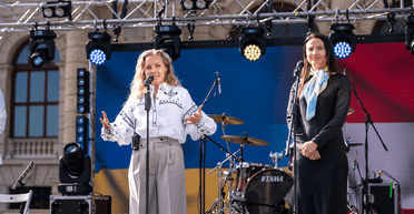 Олена Шоптенко запустила танцювальний флешмоб у столицях Європи (відео)