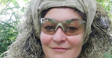 Мое главное солдатское дело — закрывать и открывать ворота. На фронт, где я нужна, меня не пускают