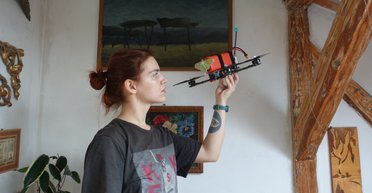 "Не сложно": интервью с украинкой, которая собрала 70 БПЛА — где научиться и сколько стоит