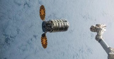 У 50-й раз "рука" МКС зловить космічний корабель: її для цього не створювали (фото)