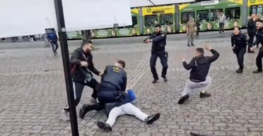 Россияне искали в сети "жертву нападения с ножом" в Германии до того, как это произошло, — The Telegraph