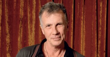 Хотите зарабатывать — не идите в писатели, станьте адвокатом или банкиром, — Майкл Каннингем