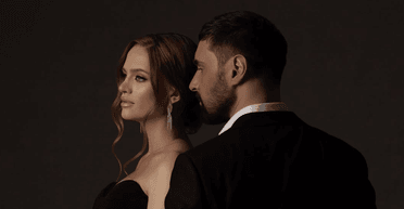 "Знает меня как облупленного": Виталий Козловский признался, ревнует ли его жена к поклонницам