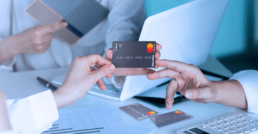 НБУ изменил правила банковской тайны: кто получит доступ к картам украинцев