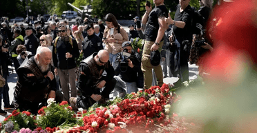 Никаких V и Z: в Берлине на 8-9 мая запретили российские флаги и символику