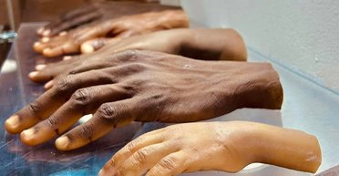 Неймовірна схожість: у Нігерії створили гіперреалістичні протези (фото)