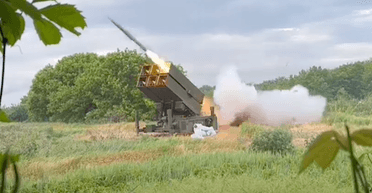 Воздушные силы показали пуск неизвестной ракеты ЗРК NASAMS: что это за боеприпас (фото)