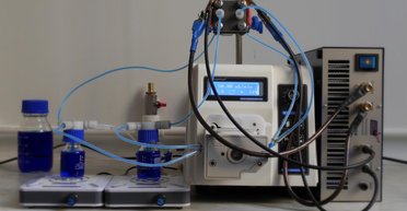 Учені змусили "водяну" батарею відпрацювати 200 циклів заряду-розряду без зниження ємності