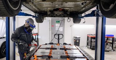 Аккумуляторы для электрокаров сильно подешевеют в 2026 году: названа неожиданная причина