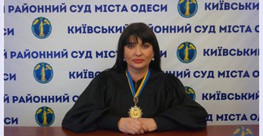 Любила деньги и выпить: судья из Одессы мобилизовалась в ВСУ, ее поймали на пьянстве, — СМИ