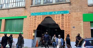 Свиные головы у мечетей в Париже: во Франции подозревают россиян