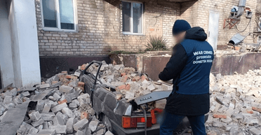 Россияне попали дроном в здание, в котором проживали спасатели: есть раненые (фото)