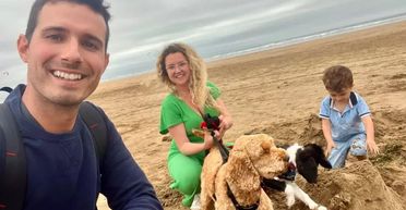 Одинокая женщина поехала отдыхать в Португалию, а вернулась с мужем и двумя детьми