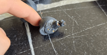 Еще одна фобия: у девушки наушник Samsung взорвался прямо в ухе, она потеряла слух (фото)