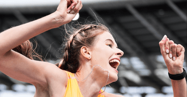 Тримався 37 років: Магучіх побила світовий рекорд зі стрибків у висоту (фото, відео)