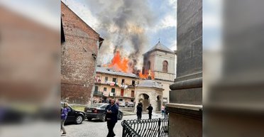 Атака на Львів: горить історична церква святого Андрія у центрі міста (відео)