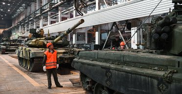 Остается зависимой: аналитик рассказал, сможет ли РФ нарастить производство в 2024-м (видео)