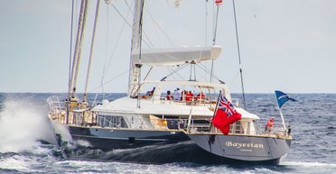 Водолаз погиб, пытаясь поднять утонувшую яхту миллиардера из Британии