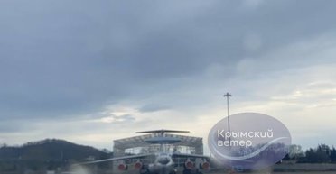 Нова законна ціль: росіяни розмістили борт А-50 на цивільному аеродромі (фото)