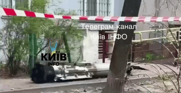 В киевском дворе нашли обломки огромной российской ракеты (видео)