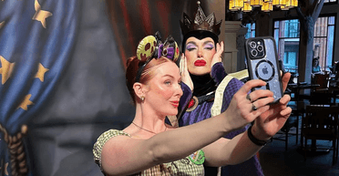 Уволили актрису, которая 8 лет работала в "Диснейленде": теперь о ней говорит весь мир