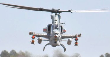 На американском вертолете AH-1Z Viper впервые заметили новые дальнобойные ракеты (фото)