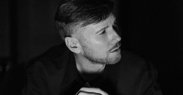 "Тяжелая ночь": известный украинский режиссер сообщил о "прилете" в его дом в Киеве