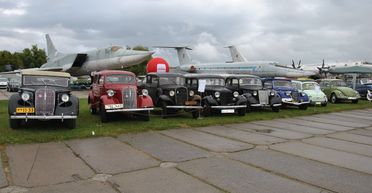 Rolls-Royce, Ferrari и Corvette: какие яркие ретро-авто можно увидеть в Украине (фото)