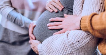 Женщина выбрала имя будущей дочери: друзья считают, что оно "разрушит" жизнь ребенку