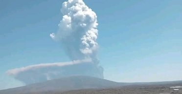 Самый безобидный вулкан в мире неожиданно извергся: тысячи лет считался неактивным (видео)