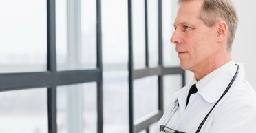 Мужчина находился в больнице и выглянул в окно: увиденное заставило его оцепенеть (фото)