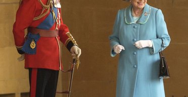 Порушила етикет. У мережі поширюється найрідкісніше фото королеви Єлизавети ІІ