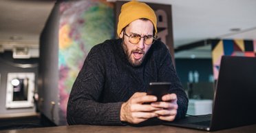 Хакери вкрали 1,4 млн грн за допомогою смартфона: як їм це вдалося і чи можна захиститися