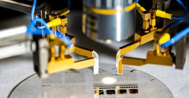 Быстрее и дешевле на 99%: ученый нашел новый способ производства чипов (фото)